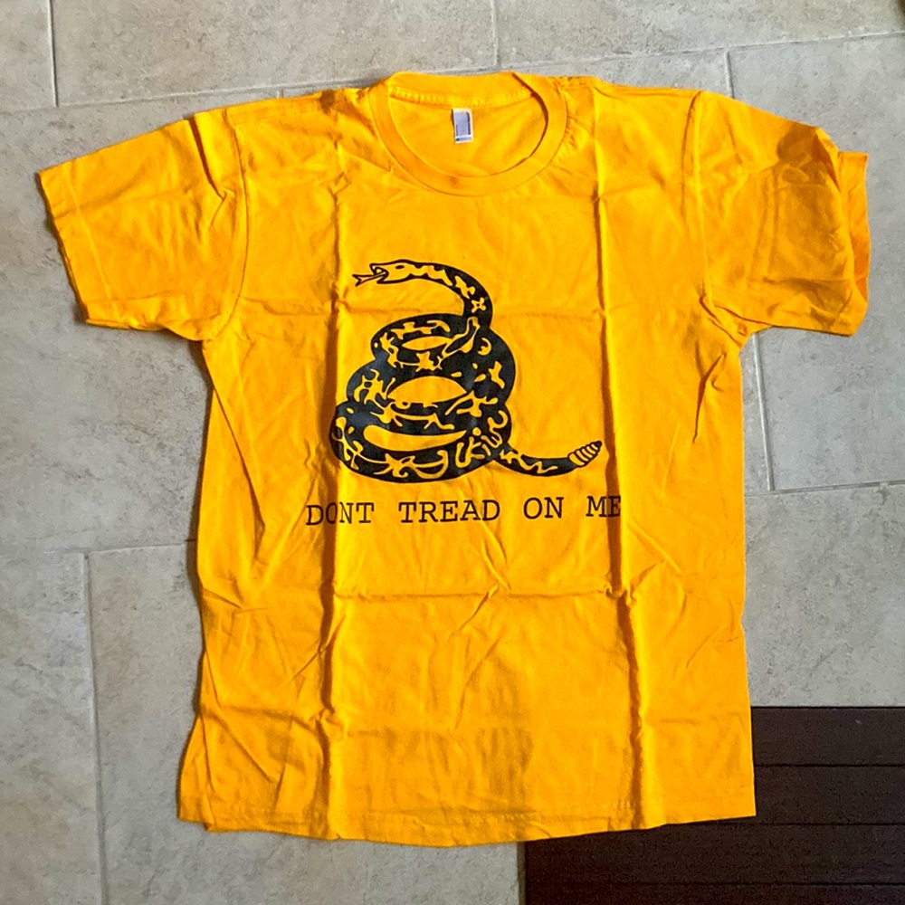 Don’t tread on me shirt Medium